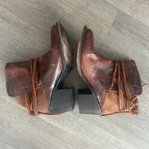 FREEBIRD cognac booties